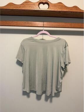 Lululemon jade gray lightweight training short sleeve cropped tee
